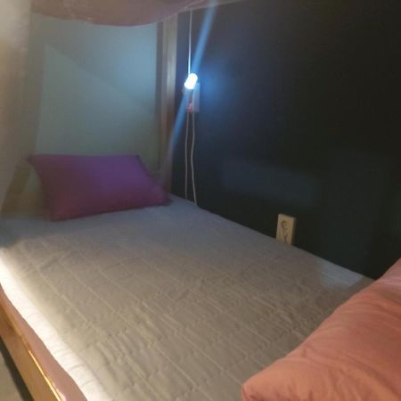 Buzz Guesthouse Hostel Сеул Экстерьер фото