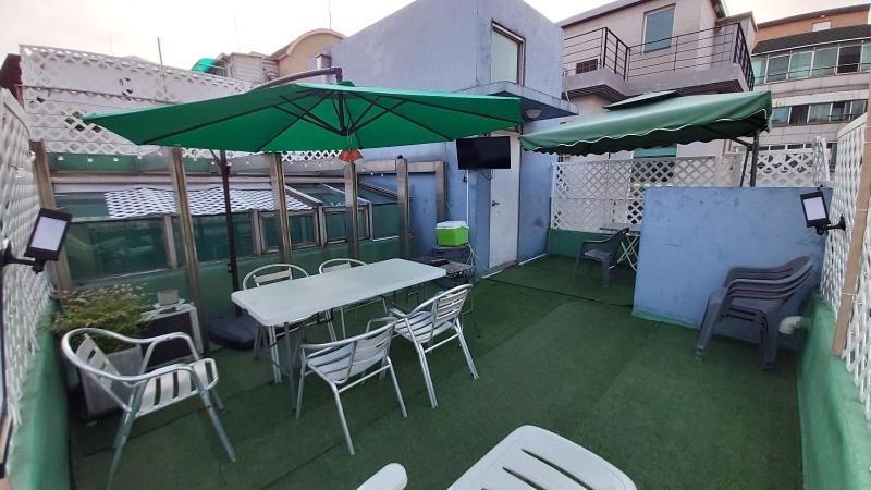 Buzz Guesthouse Hostel Сеул Экстерьер фото