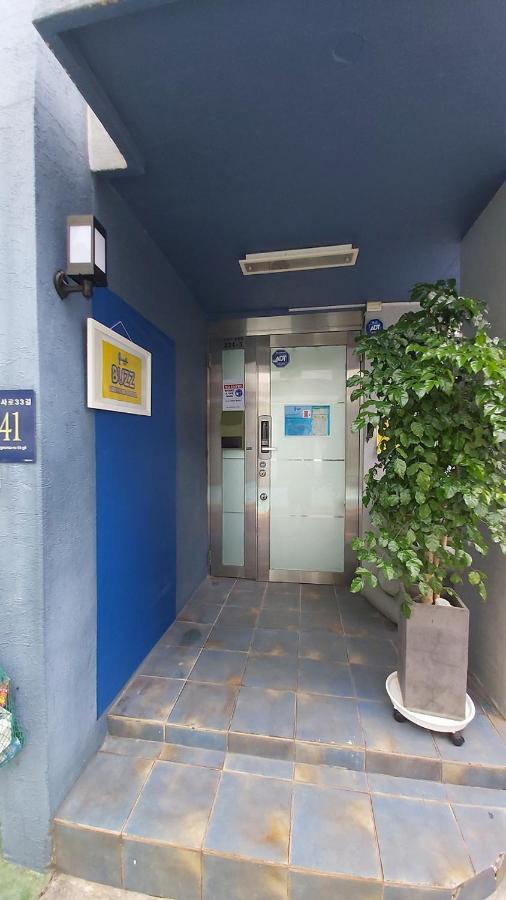 Buzz Guesthouse Hostel Сеул Экстерьер фото