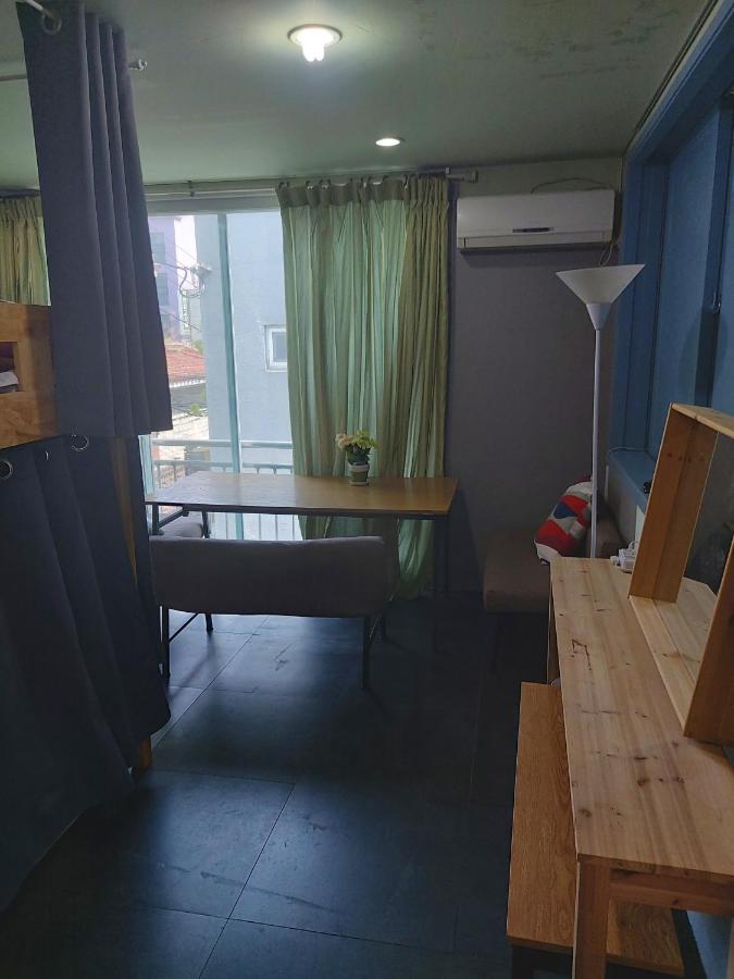 Buzz Guesthouse Hostel Сеул Экстерьер фото