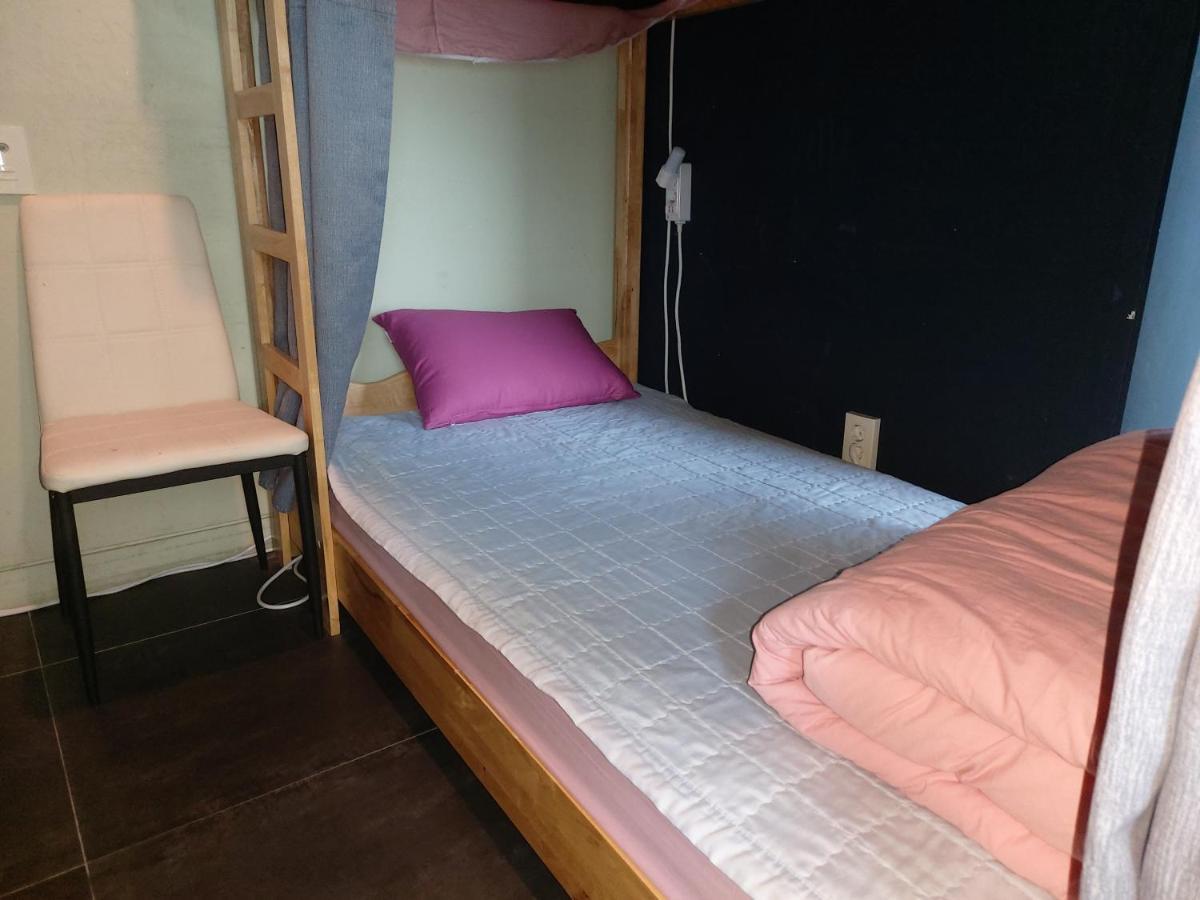 Buzz Guesthouse Hostel Сеул Экстерьер фото