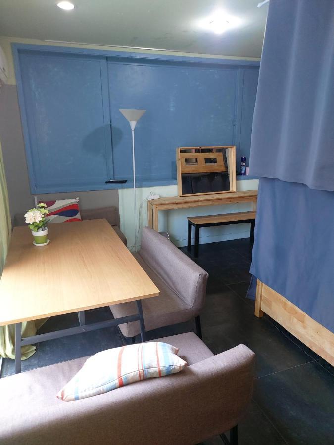 Buzz Guesthouse Hostel Сеул Экстерьер фото