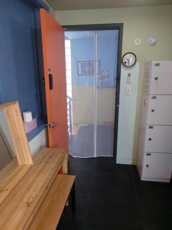 Buzz Guesthouse Hostel Сеул Экстерьер фото
